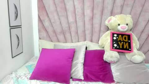 Snapshot of daniibelluci chatting on 11.25.25 DaniiBelluci online show from 11.25.25