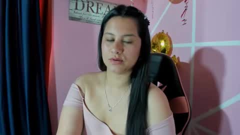 Snapshot of daniiella_cute chatting on 11.27.25 DaNii online show from 11.27.25