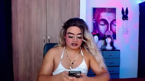 Snapshot of danipein chatting on 09.19.25 danipein online show from 09.19.25