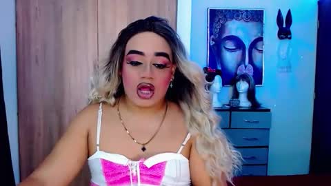 Snapshot of danipein chatting on 09.21.25 danipein online show from 09.21.25