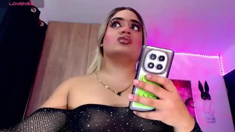 Snapshot of danipein chatting on 10.01.25 danipein online show from 10.01.25