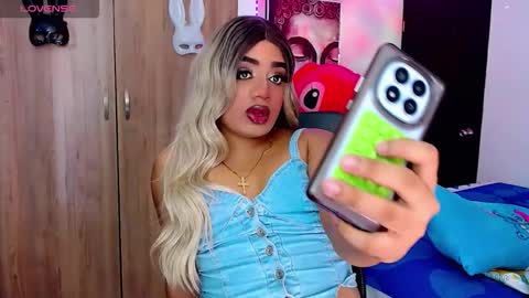 Snapshot of danipein chatting on 10.26.25 danipein online show from 10.26.25