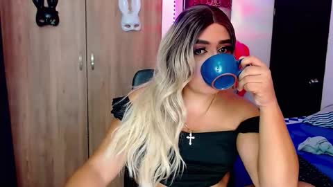 Snapshot of danipein chatting on 10.27.25 danipein online show from 10.27.25