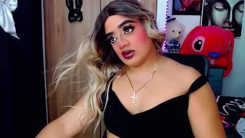 Snapshot of danipein chatting on 10.29.25 danipein online show from 10.29.25