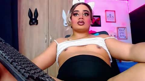 Snapshot of danipein chatting on 11.08.25 danipein online show from 11.08.25