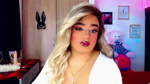 Snapshot of danipein chatting on 11.19.25 danipein online show from 11.19.25