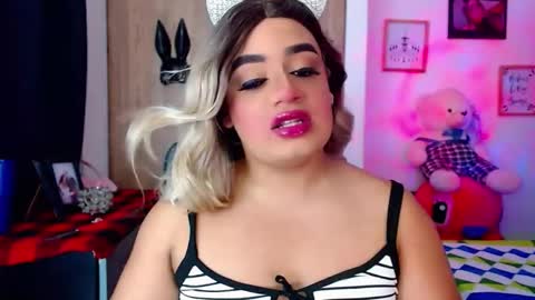 Snapshot of danipein chatting on 11.24.25 danipein online show from 11.24.25