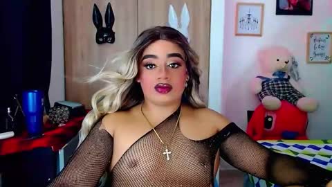 Snapshot of danipein chatting on 11.25.25 danipein online show from 11.25.25