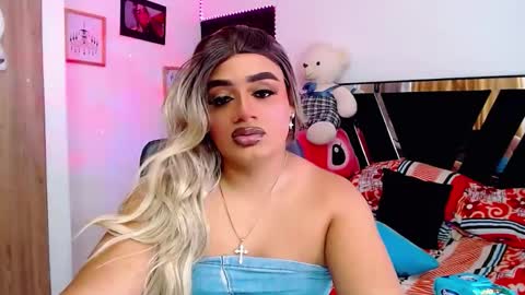 Snapshot of danipein chatting on 12.05.25 danipein online show from 12.05.25