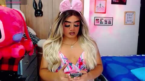 Snapshot of danipein chatting on 12.15.25 danipein online show from 12.15.25