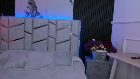 Snapshot of daniphoenixx chatting on 11.20.25 Dani Phonenix online show from 11.20.25