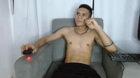 Snapshot of danisex_1 chatting on 04.26.26 danisex_1 online show from 04.26.26