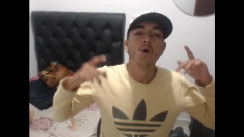 Snapshot of danivoyeur21 chatting on 12.02.25 daniel segura online show from 12.02.25