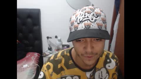 Snapshot of danivoyeur21 chatting on 12.04.25 daniel segura online show from 12.04.25