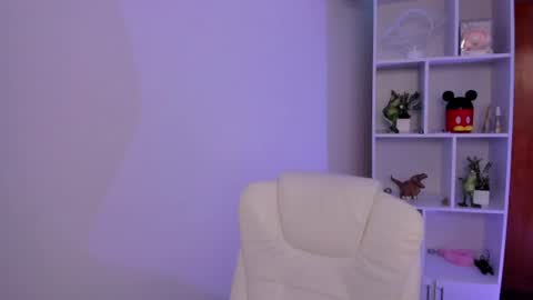 Snapshot of danmsel chatting on 07.13.26 Pau online show from 07.13.26