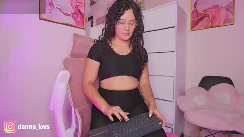 Danna Lovs online show from 10.10.25