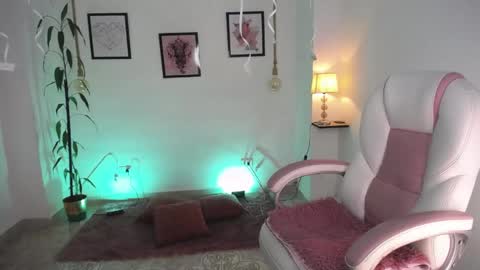 Snapshot of danna_rouse_ chatting on 05.22.26 Danna online show from 05.22.26