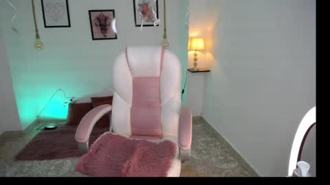 Snapshot of danna_rouse_ chatting on 05.29.26 Danna online show from 05.29.26