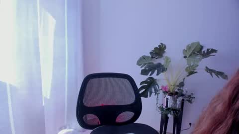 Snapshot of danna_stewart chatting on 02.18.25 Paulina online show from 02.18.25