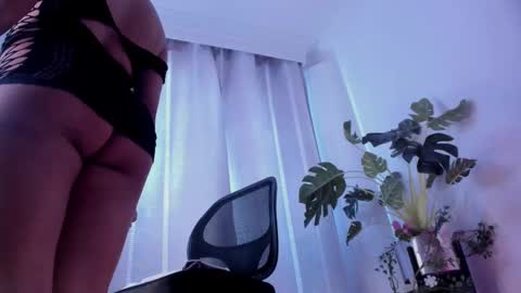 Snapshot of danna_stewart chatting on 02.19.25 Paulina online show from 02.19.25