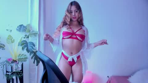 Snapshot of danna_stewart chatting on 02.23.25 Paulina online show from 02.23.25