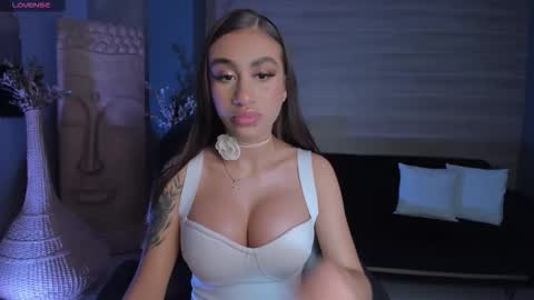 Danna Cruz  online show from 09.10.25