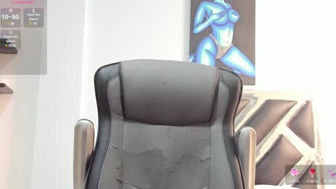 Snapshot of dannadom chatting on 12.14.24 Danna online show from 12.14.24