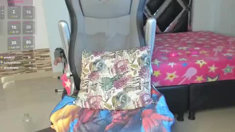 Snapshot of dannadom chatting on 02.20.25 Danna online show from 02.20.25