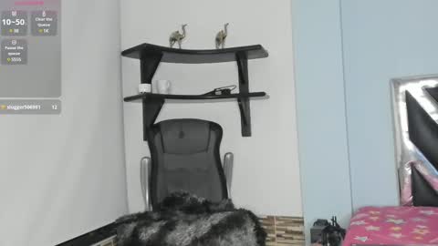 Snapshot of dannadom chatting on 02.21.25 Danna online show from 02.21.25