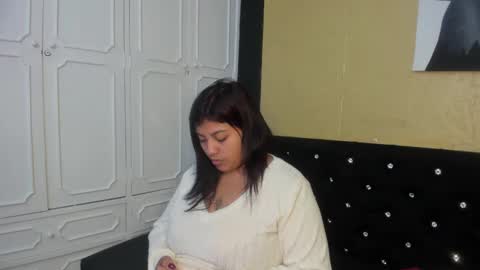 Snapshot of dannagarza chatting on 02.11.25 Danna Garza online show from 02.11.25