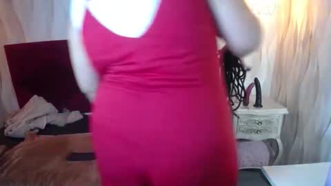 Snapshot of dannagarza chatting on 11.23.25 Danna Garza online show from 11.23.25