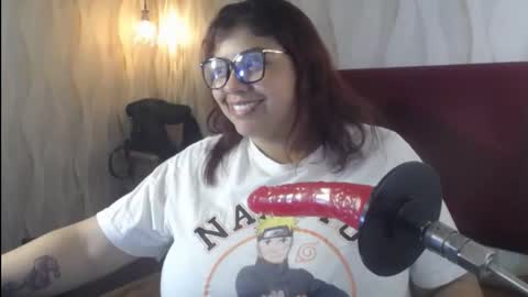 Snapshot of dannagarza chatting on 12.16.25 Danna Garza online show from 12.16.25