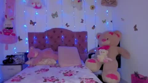 Danna Sofia jeins online show from 04.05.26