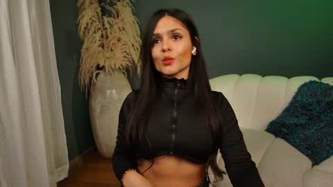 Snapshot of dannalut chatting on 02.03.25 Danna online show from 02.03.25