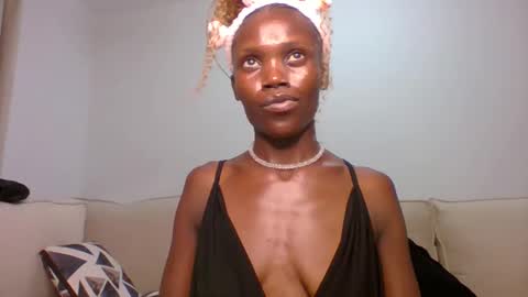 Snapshot of dannamikayla chatting on 12.05.25 dannamikayla online show from 12.05.25