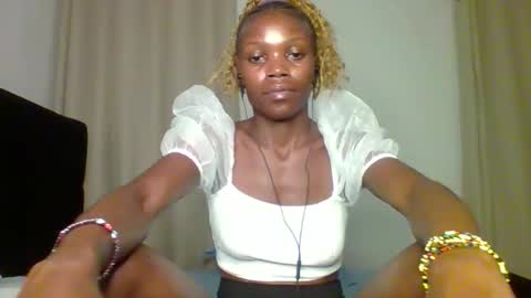 Snapshot of dannamikayla chatting on 12.16.25 dannamikayla online show from 12.16.25