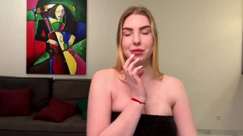 Snapshot of dannamissss chatting on 12.18.24 dannamissss online show from 12.18.24