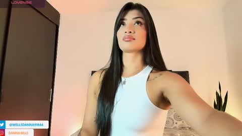 Danna Wells online show from 10.06.25