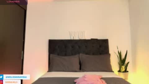 Danna Wells online show from 10.15.25