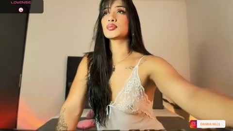 Danna Wells online show from 11.28.25