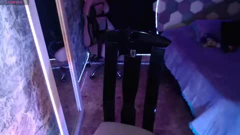 Snapshot of danniela_james chatting on 06.21.26 danna online show from 06.21.26