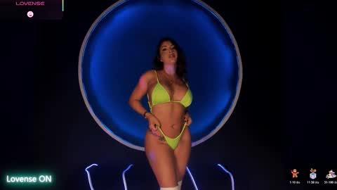 Snapshot of danniesmithx chatting on 11.21.25 Dannie online show from 11.21.25