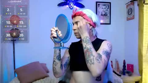 Snapshot of dannihotboy02 chatting on 05.15.26 danni online show from 05.15.26