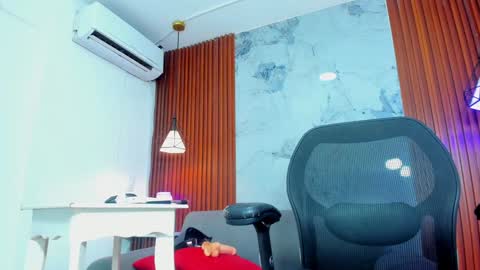 Snapshot of danniigrovers chatting on 01.22.25 Danni Sebastian online show from 01.22.25