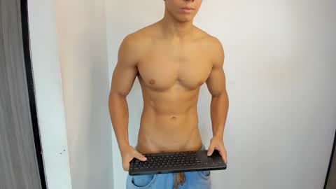 Snapshot of dannisus chatting on 12.19.25 dannisus online show from 12.19.25