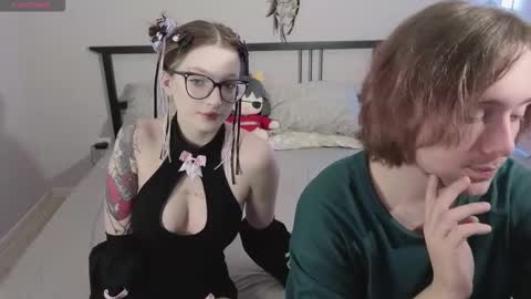 Snapshot of danny_and_ellen chatting on 12.15.25 danny and ellen online show from 12.15.25