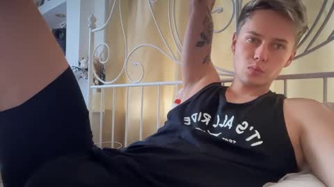 Snapshot of danny_love01 chatting on 09.14.25 danny online show from 09.14.25