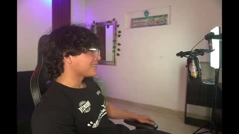 Snapshot of dante_muscle chatting on 04.13.26 Dante online show from 04.13.26