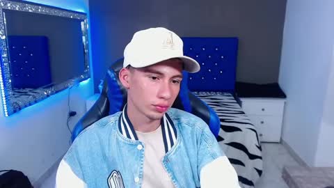 Snapshot of dante_tompson chatting on 01.28.25 Dante online show from 01.28.25