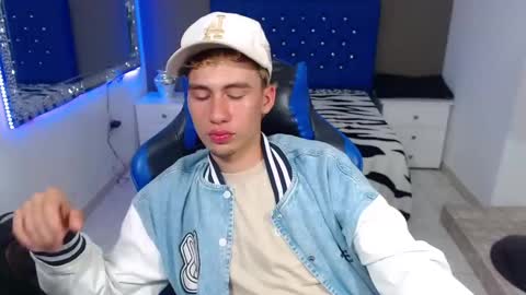 Snapshot of dante_tompson chatting on 01.28.25 Dante online show from 01.28.25